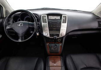 Подержанный автомобиль Lexus RX 2005 года (9 фото)
