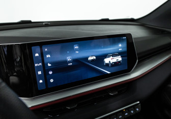 Подержанный автомобиль Geely Coolray 2023 года (19 фото)