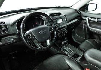 Подержанный автомобиль Kia Sorento 2018 года (11 фото)