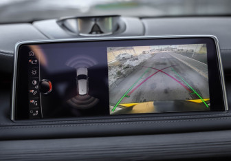 Подержанный автомобиль BMW X5 2013 года (18 фото)