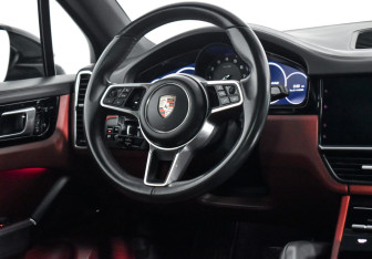 Подержанный автомобиль Porsche Cayenne 2020 года (17 фото)