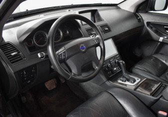 Подержанный автомобиль Volvo XC90 2010 года (9 фото)