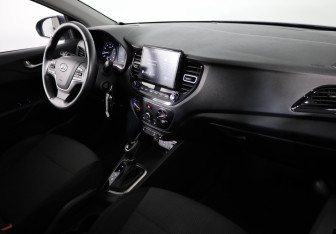 Подержанный автомобиль Hyundai Solaris Sedan 2021 года (18 фото)