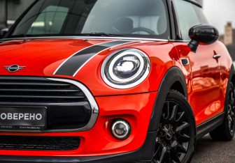 Подержанный автомобиль MINI Hatch 2019 года (2 фото)