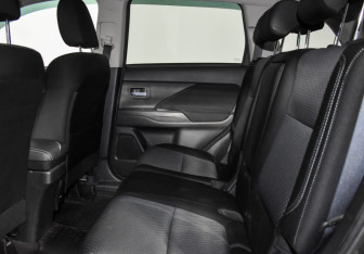 Подержанный автомобиль Mitsubishi Outlander 2019 года (13 фото)