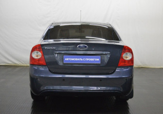 Подержанный автомобиль Ford Focus Sedan 2010 года (6 фото)
