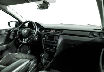 Подержанный автомобиль Skoda Rapid Liftback 2015 года (9 фото)