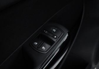 Подержанный автомобиль Opel Corsa 2013 года (10 фото)