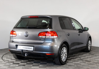 Подержанный автомобиль Volkswagen Golf Hatchback 2012 года (5 фото)
