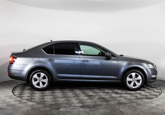 Подержанный автомобиль Skoda Octavia Liftback 2019 года (4 фото)