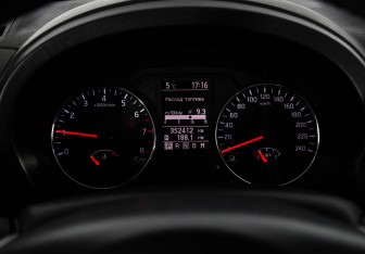 Подержанный автомобиль Nissan X-Trail 2013 года (24 фото)