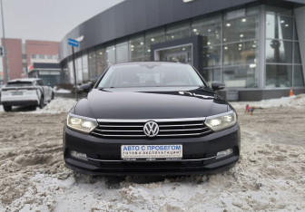 Подержанный автомобиль Volkswagen Passat Sedan 2018 года (2 фото)