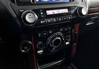 Подержанный автомобиль Toyota Land Cruiser Prado 2015 года (20 фото)