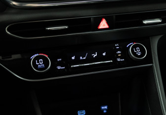 Подержанный автомобиль Hyundai Sonata 2020 года (16 фото)
