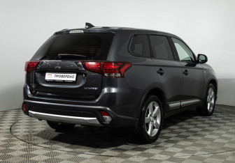 Подержанный автомобиль Mitsubishi Outlander 2018 года (5 фото)