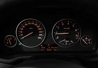 Подержанный автомобиль BMW X3 2014 года (12 фото)