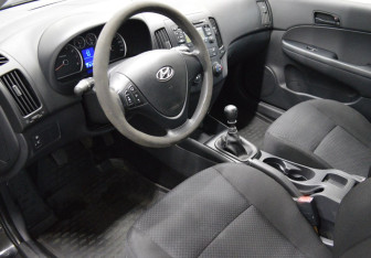 Подержанный автомобиль Hyundai i30 Hatchback 2010 года (10 фото)
