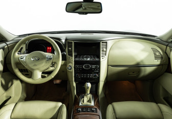 Подержанный автомобиль Infiniti FX 2011 года (13 фото)