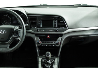 Подержанный автомобиль Hyundai Elantra Sedan 2018 года (14 фото)