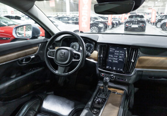 Подержанный автомобиль Volvo S90 2017 года (24 фото)