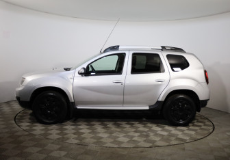 Подержанный автомобиль Renault Duster 2018 года (8 фото)