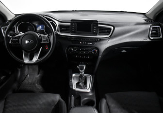 Подержанный автомобиль Kia Ceed Hatchback 2018 года (14 фото)