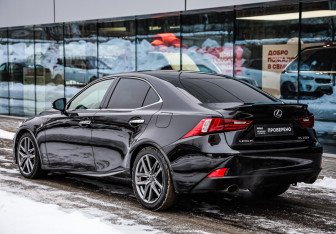 Подержанный автомобиль Lexus IS Sedan 2014 года (9 фото)