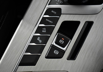 Подержанный автомобиль Geely Coolray 2022 года (11 фото)