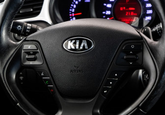 Подержанный автомобиль Kia Ceed Hatchback 2017 года (11 фото)