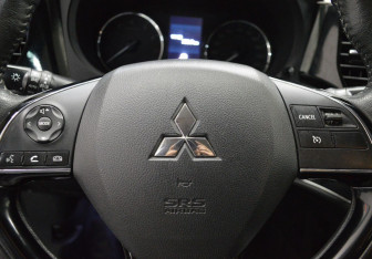 Подержанный автомобиль Mitsubishi Outlander 2019 года (15 фото)