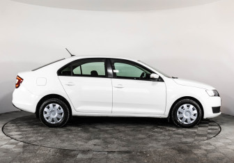 Подержанный автомобиль Skoda Rapid Liftback 2017 года (4 фото)