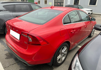 Подержанный автомобиль Volvo S60 2013 года (4 фото)