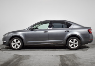 Подержанный автомобиль Skoda Octavia Liftback 2017 года (8 фото)