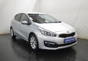 Подержанный автомобиль Kia Ceed Hatchback 2017 года (3 фото)