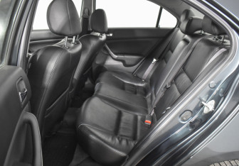 Подержанный автомобиль Honda Accord Sedan 2006 года (11 фото)