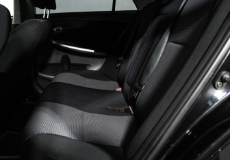Подержанный автомобиль Toyota Corolla Sedan 2012 года (10 фото)