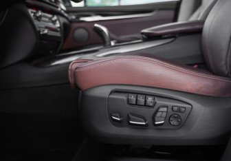 Подержанный автомобиль BMW X5 2017 года (29 фото)