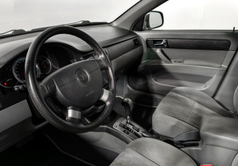 Подержанный автомобиль Daewoo Gentra Sedan 2014 года (9 фото)