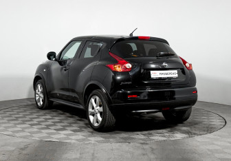Подержанный автомобиль Nissan Juke 2012 года (7 фото)