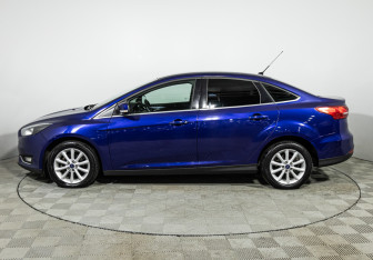 Подержанный автомобиль Ford Focus Sedan 2016 года (9 фото)