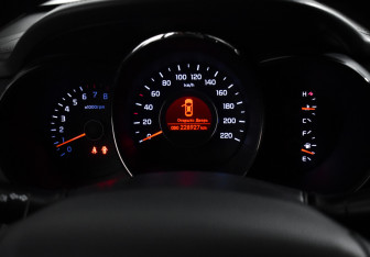 Подержанный автомобиль Kia Rio Sedan 2013 года (18 фото)