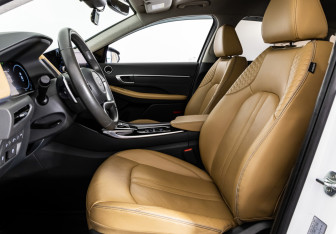 Подержанный автомобиль Hyundai Sonata 2022 года (26 фото)