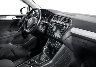 Подержанный автомобиль Volkswagen Tiguan 2017 года (13 фото)