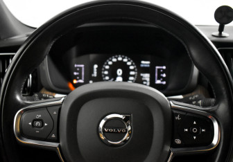 Подержанный автомобиль Volvo XC60 2019 года (18 фото)