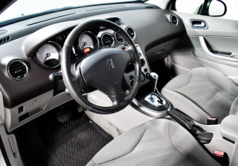 Подержанный автомобиль Peugeot 308 Hatchback 2008 года (9 фото)