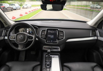 Подержанный автомобиль Volvo XC90 2019 года (11 фото)