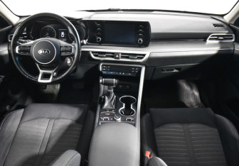 Подержанный автомобиль Kia K5 2021 года (13 фото)
