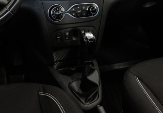 Подержанный автомобиль Renault Sandero 2020 года (13 фото)