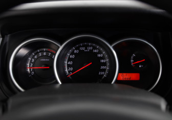 Подержанный автомобиль Nissan Tiida Hatchback 2011 года (11 фото)