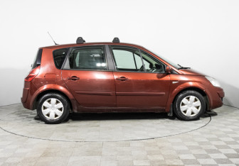 Подержанный автомобиль Renault Scenic 2008 года (4 фото)
